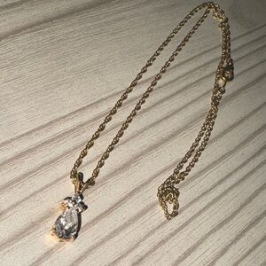 Elegant Gold Necklace with Teardrop Pendant